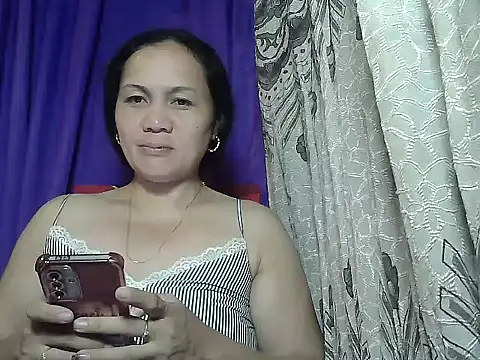 prettymomma24xx online show from June 19, 2026, 7:52 pm