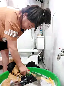 Snapshot of donaaa2 chatting on February 15, 2026, 2:23 am donaaa2 online show from February 15, 2026, 2:23 am