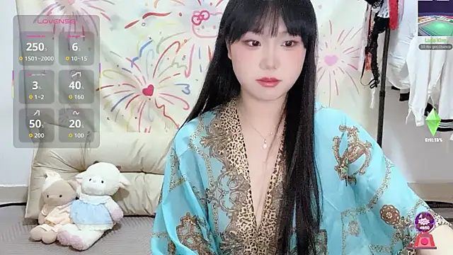 xiaoguai99 online show from May 6, 2026, 1:04 pm