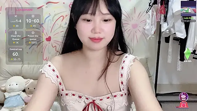xiaoguai99 online show from June 15, 2026, 12:27 pm