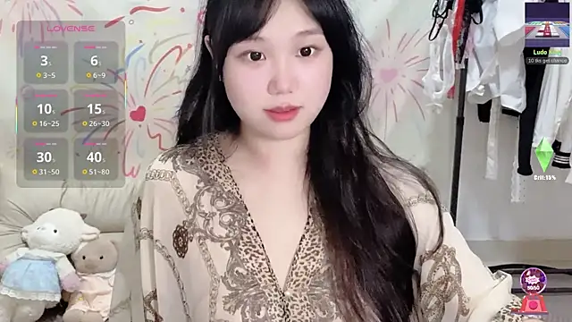 xiaoguai99 online show from June 18, 2026, 12:54 pm