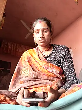 lodhi8080 online show from May 5, 2026, 3:53 am