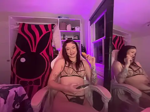 juicyvictoriasss online show from February 9, 2026, 8:51 pm