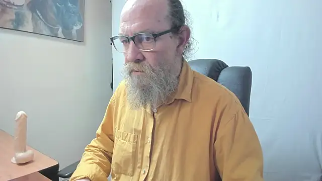 Snapshot of Uncle_Hottie chatting on March 3, 2026, 5:42 pm Uncle Hottie online show from March 3, 2026, 5:42 pm