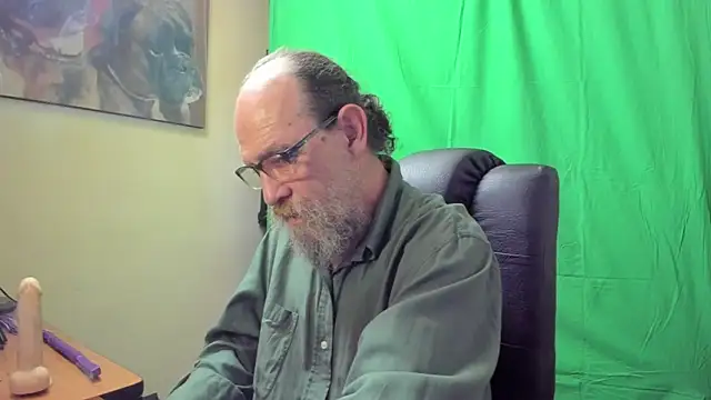 Snapshot of Uncle_Hottie chatting on April 15, 2026, 4:55 pm Uncle Hottie online show from April 15, 2026, 4:55 pm