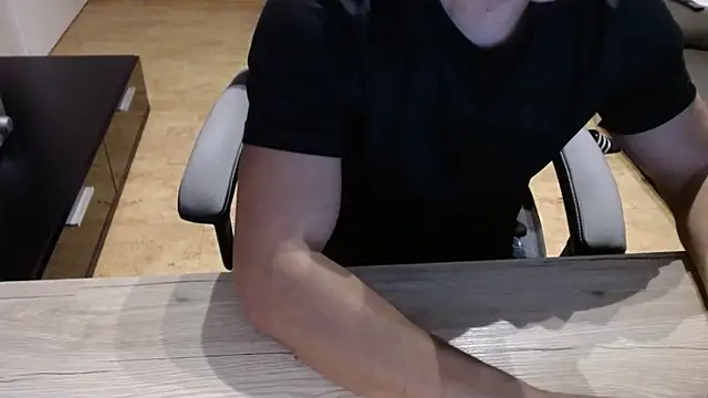 Snapshot of sensualman90 chatting on February 21, 2026, 5:37 pm sensualman90 online show from February 21, 2026, 5:37 pm