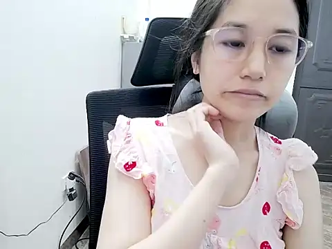 Snapshot of Shulee- chatting on June 5, 2026, 2:49 am Shulee- online show from June 5, 2026, 2:49 am