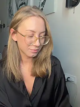  air kiss  online show from January 19, 2026, 1:37 pm