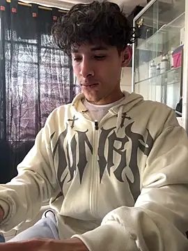 MaxStar26 online show from February 5, 2026, 2:24 pm