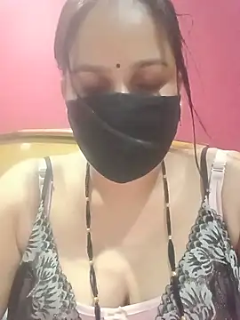 Snapshot of 01Roshani chatting on June 13, 2026, 10:35 am 01Roshani online show from June 13, 2026, 10:35 am