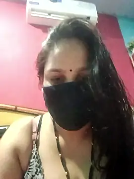 Snapshot of 01Roshani chatting on June 10, 2026, 9:43 am 01Roshani online show from June 10, 2026, 9:43 am