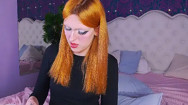 LunaBl1ss online show from April 28, 2026, 2:27 am