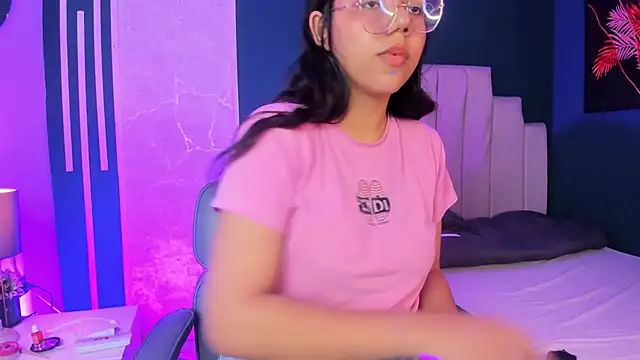 Violet Roux  online show from April 24, 2026, 5:09 am