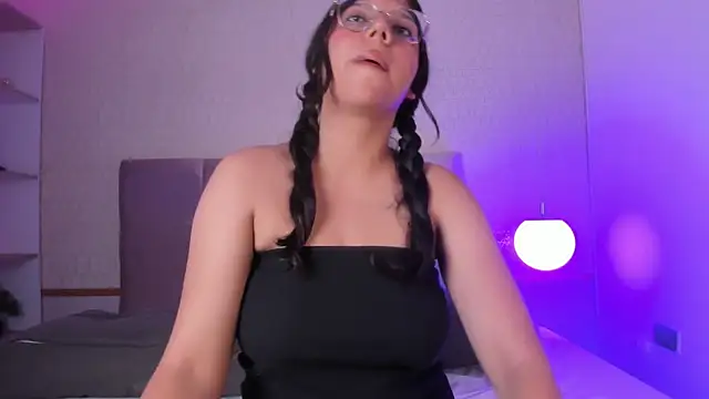 Violet Roux  online show from April 23, 2026, 3:46 am