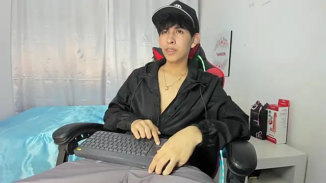 julian xx online show from May 1, 2026, 7:08 pm