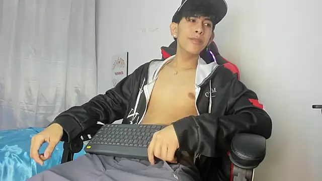 julian xx online show from April 23, 2026, 7:59 pm
