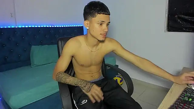 Liam hard04 online show from February 4, 2026, 12:22 pm