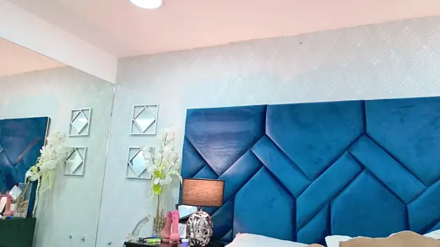 CintiaHolms online show from March 13, 2026, 2:49 am