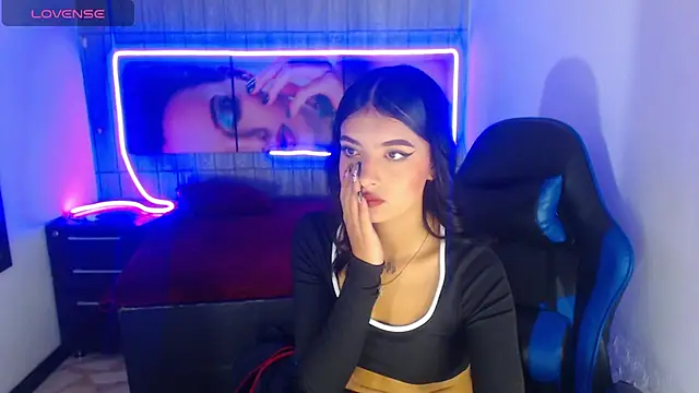 honeyluxe  online show from February 8, 2026, 4:32 am