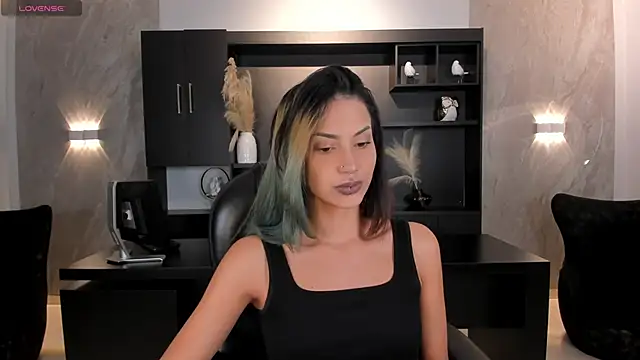 KayraLanne online show from June 17, 2026, 4:01 am