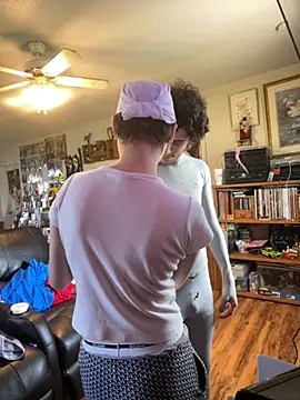 SugarNCinnamon online show from April 4, 2026, 6:14 pm