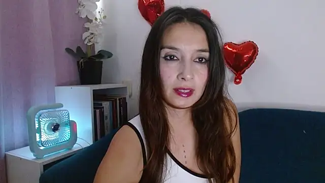 Almaglow  online show from February 26, 2026, 6:41 pm