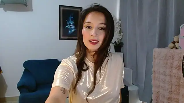 Snapshot of Almaglow_ chatting on May 18, 2026, 9:41 pm Almaglow online show from May 18, 2026, 9:41 pm