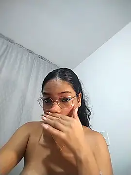 Snapshot of KATALINA_SANTANA_ chatting on May 6, 2026, 11:42 pm KATALINA SANTANA online show from May 6, 2026, 11:42 pm