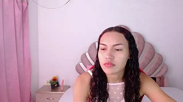 Naya  fox723 online show from February 4, 2026, 5:41 pm