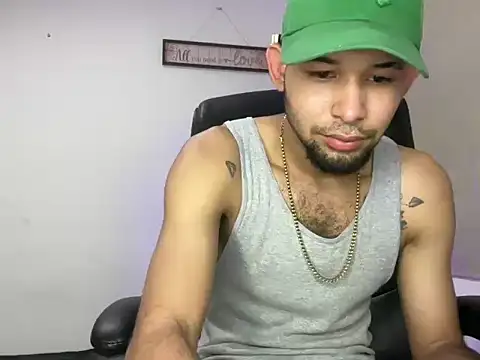 Snapshot of enyel_100 chatting on March 4, 2026, 9:33 pm enyel 100 online show from March 4, 2026, 9:33 pm