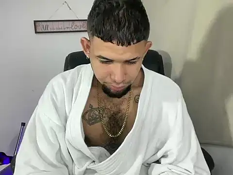 Snapshot of enyel_100 chatting on April 9, 2026, 3:07 pm enyel 100 online show from April 9, 2026, 3:07 pm