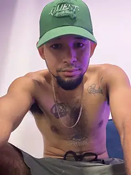 Snapshot of enyel_100 chatting on February 11, 2026, 10:15 am enyel 100 online show from February 11, 2026, 10:15 am