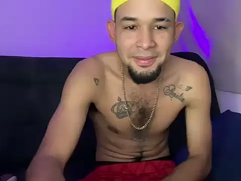 Snapshot of enyel_100 chatting on February 6, 2026, 10:11 am enyel 100 online show from February 6, 2026, 10:11 am