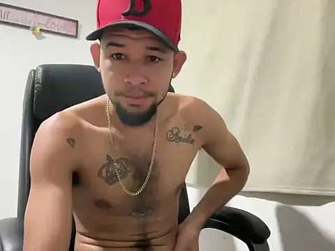 Snapshot of enyel_100 chatting on February 12, 2026, 11:04 pm enyel 100 online show from February 12, 2026, 11:04 pm