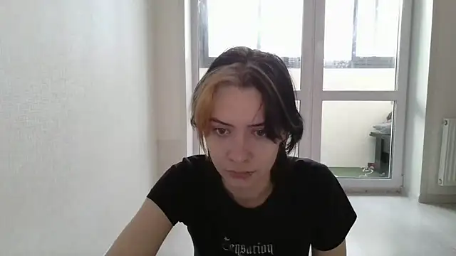 LxayBloom online show from May 5, 2026, 2:03 am