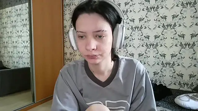 LxayBloom online show from March 13, 2026, 7:24 am