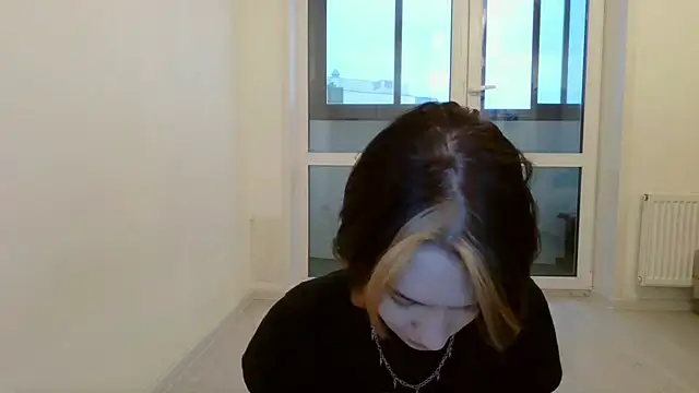 LxayBloom online show from May 4, 2026, 1:09 am