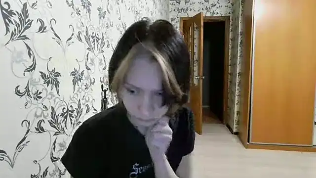 LxayBloom online show from April 24, 2026, 1:07 am