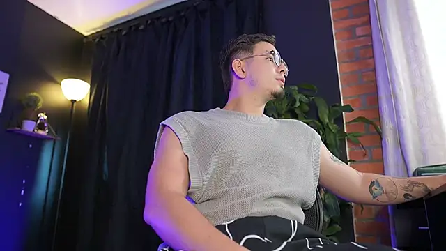 Leo Valmore online show from January 17, 2026, 8:23 pm