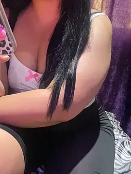 Snapshot of Lina_Velvet_ chatting on May 3, 2026, 6:22 pm Lina Velvet online show from May 3, 2026, 6:22 pm