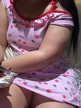 Lina Velvet  online show from April 2, 2026, 9:05 am