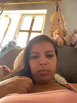 cinthia2011 online show from January 18, 2026, 6:00 pm