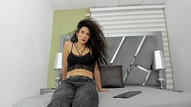 Atenea sexxx online show from July 7, 2026, 4:04 am