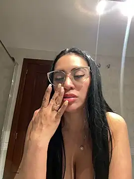 nataliia queen  online show from April 28, 2026, 2:27 am