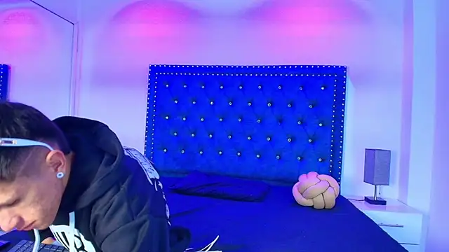 Vero and stive online show from March 10, 2026, 6:45 pm