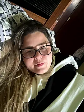 Snapshot of Melmia28 chatting on January 7, 2026, 3:28 pm Melmia28 online show from January 7, 2026, 3:28 pm