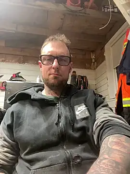 WIDBIGWHITECOCK online show from February 5, 2026, 5:14 am