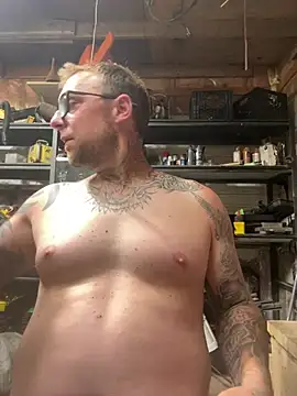 WIDBIGWHITECOCK online show from June 7, 2026, 2:50 am