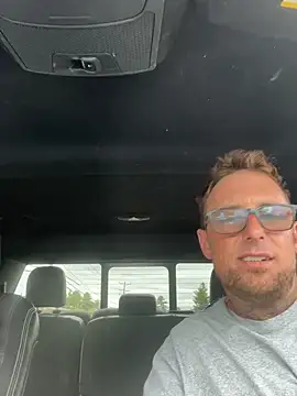 WIDBIGWHITECOCK online show from June 7, 2026, 5:18 pm