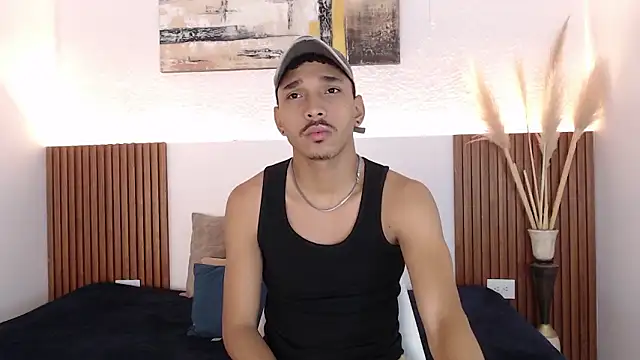 Julian Dark  online show from March 21, 2026, 5:19 am